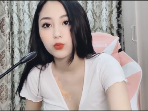 Clip nóng em phuong bom chát sex cởi đồ show hàng họo